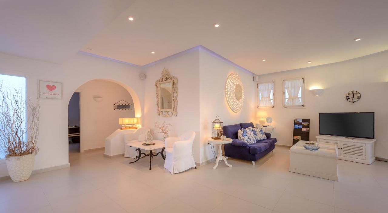 Aspalathras White Hotel Folegandros Town ภายนอก รูปภาพ